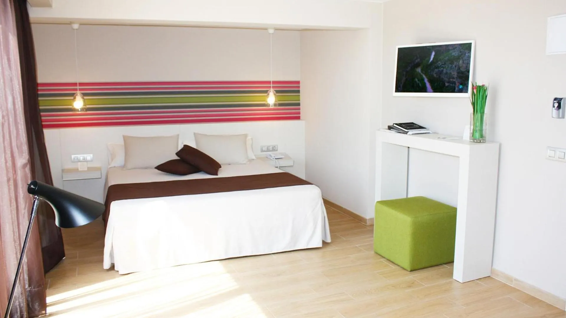 Alegria Plaza Paris 4*Sup Hotel Lloret de Mar