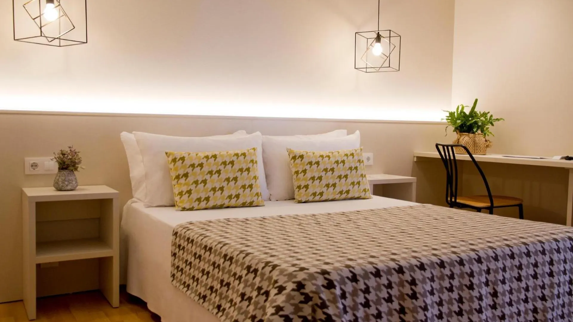 Alegria Plaza Paris 4*Sup Hotel Lloret de Mar