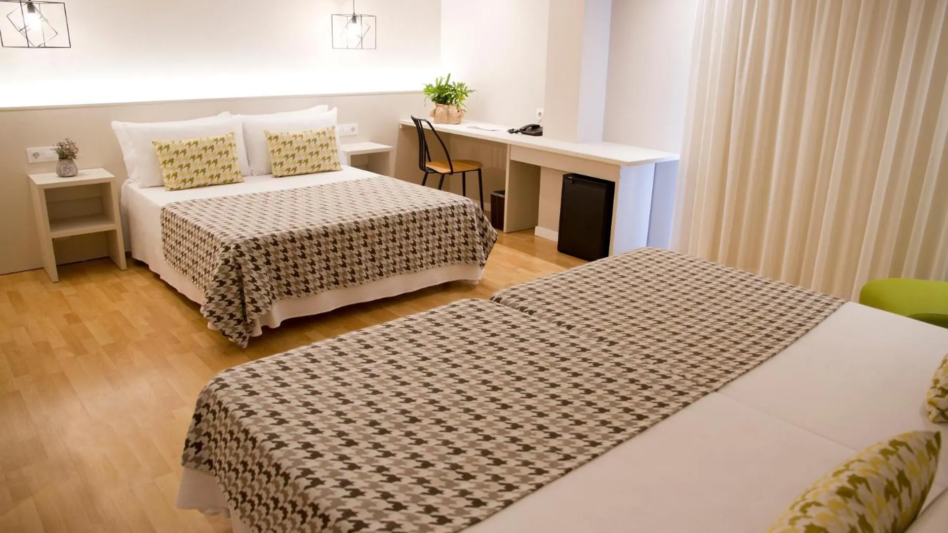 Hotel Alegria Plaza Paris 4*Sup Lloret de Mar
